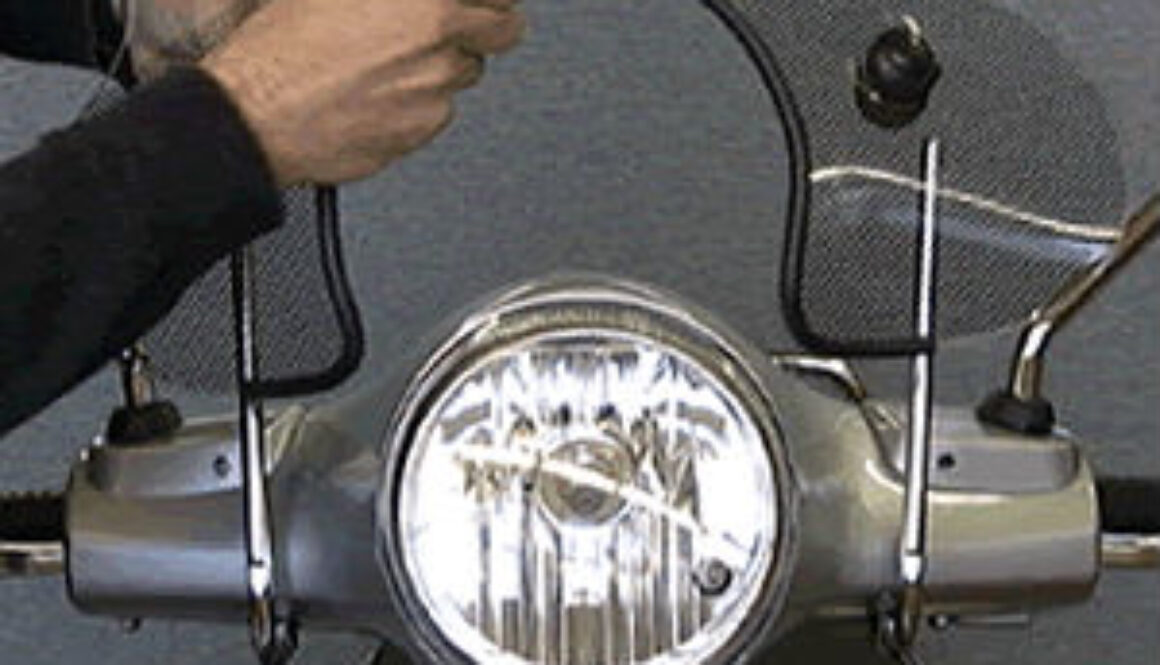 installing-vespa-wind-screen-feature-image