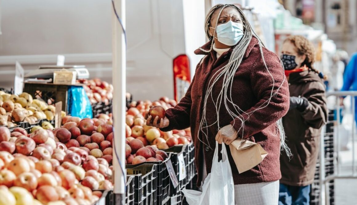 woman-at-outdoor-food-market