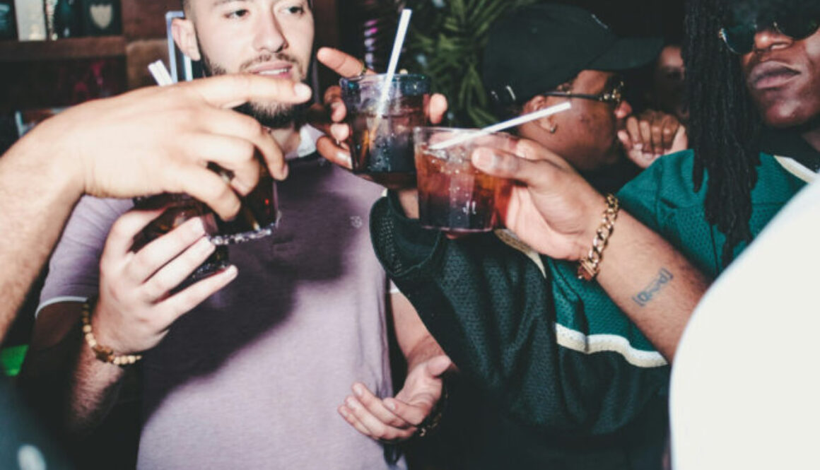 three-people-holding-glass-bottles-while-talking-_qADvinJi20