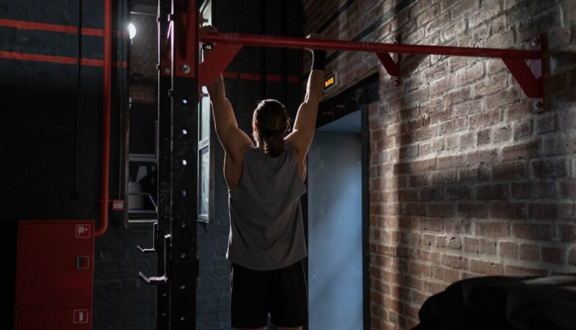 /man-doing-pull-ups-7672092/